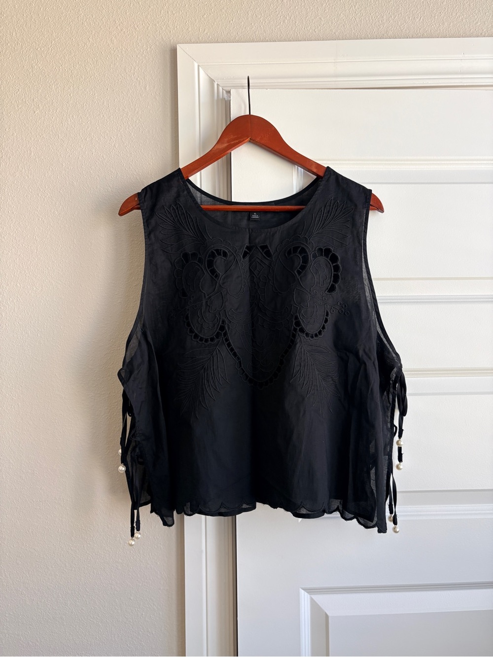 Marc New York XL Black Sleeveless Embroidered Tie-Side cropped tank Camisole